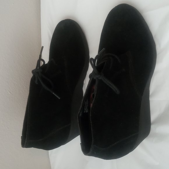 White Mountain Booties - Picture 2 of 8